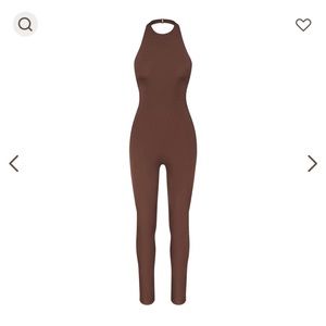 SWAROVSKI X SKIMS JELLY
SHEER HALTER CATSUIT COCOA